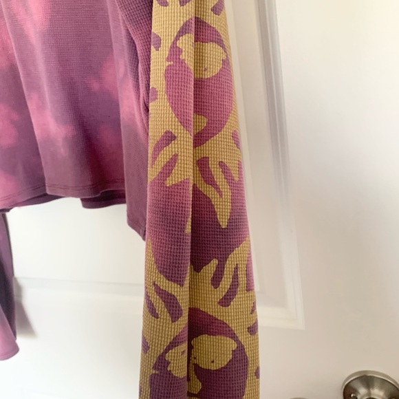 🩷5/$25🩷BDG Tie-Dye Crop Top - Picture 3 of 6